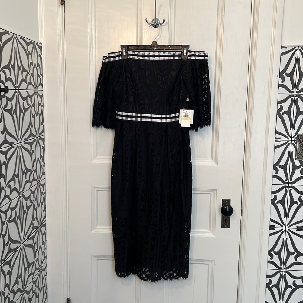 Laundry by Shelli Segal lace off the shoulder dress, size 4